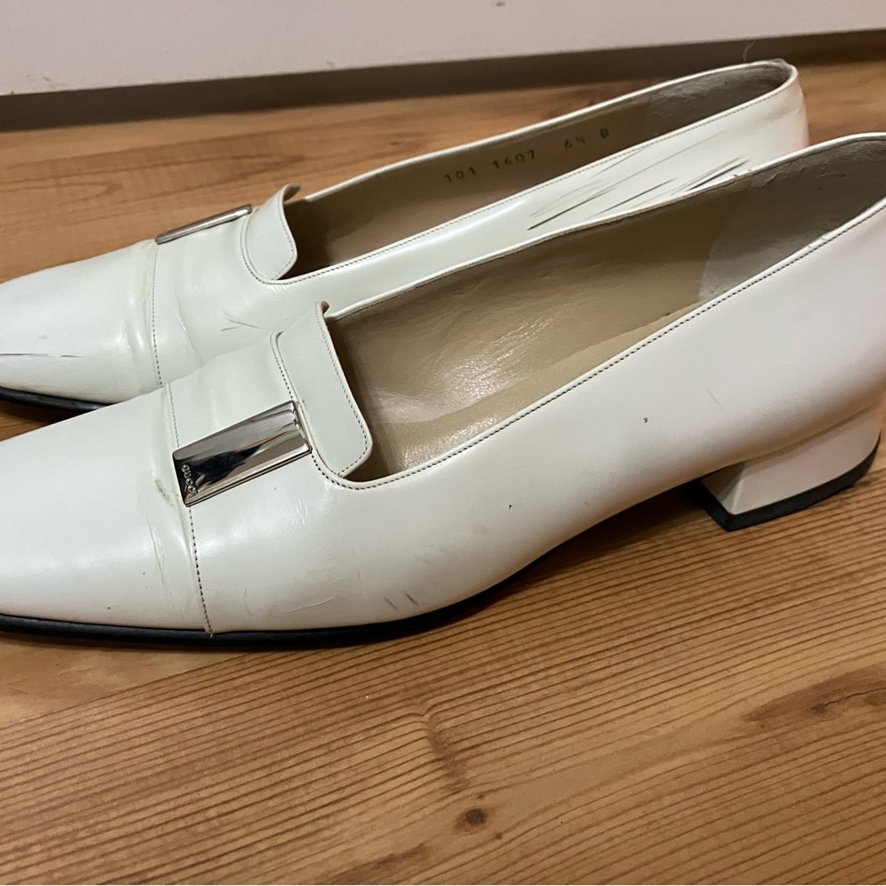 Vintage Gucci Scarps Bass’s Low Heel Shoes Serial # 101 1407 Sz 6.5B Ivory